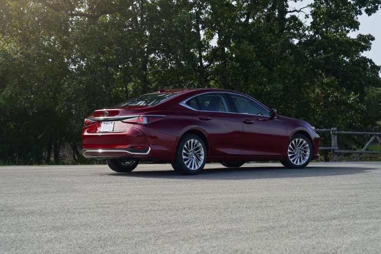 New-2024-Lexus-ES