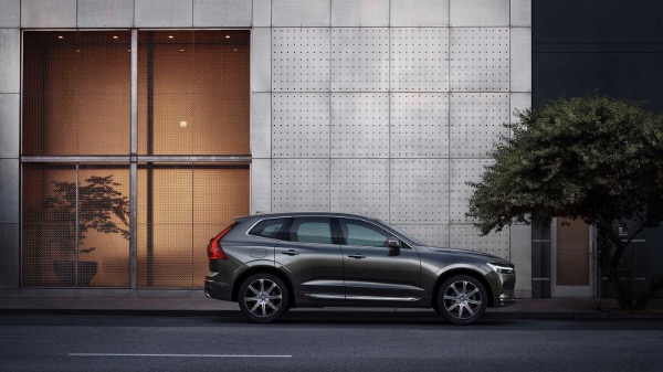 New-2021-Volvo-XC60-T5-AWD-Momentum