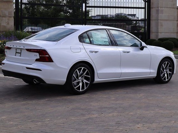 New-2021-Volvo-S60-T5-Momentum