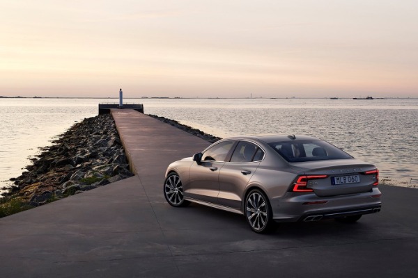 New-2021-Volvo-S60-T5-Momentum