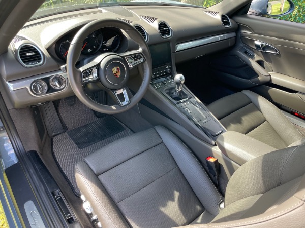 Used-2017-Porsche-718-Cayman
