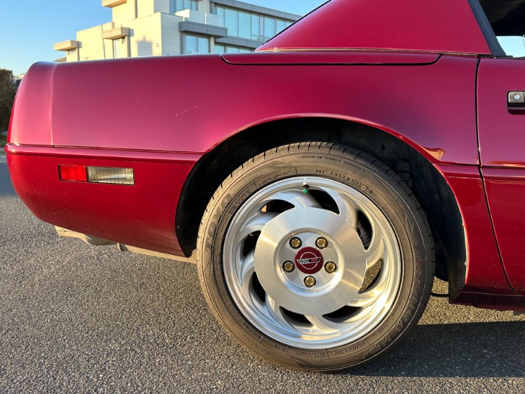 Used-1993-Chevrolet-Corvette-40th-Anniversary-Convertible-C4