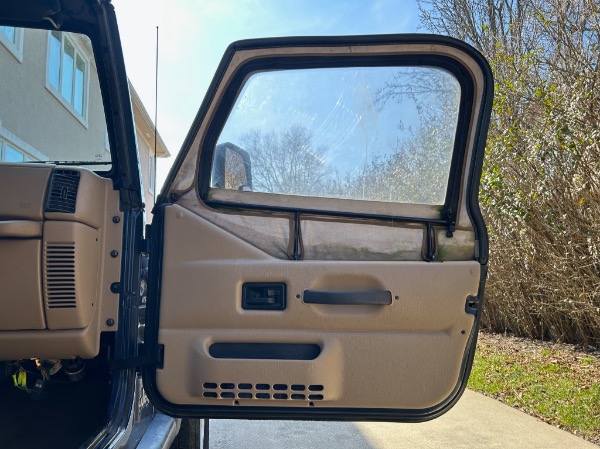 Used-2000-Jeep-Wrangler-SE