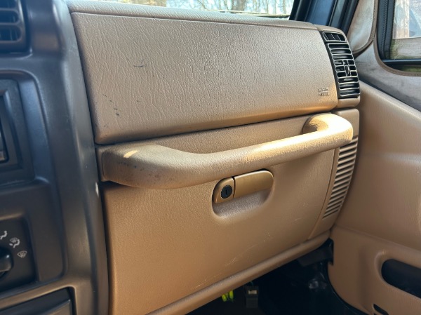 Used-2000-Jeep-Wrangler-SE