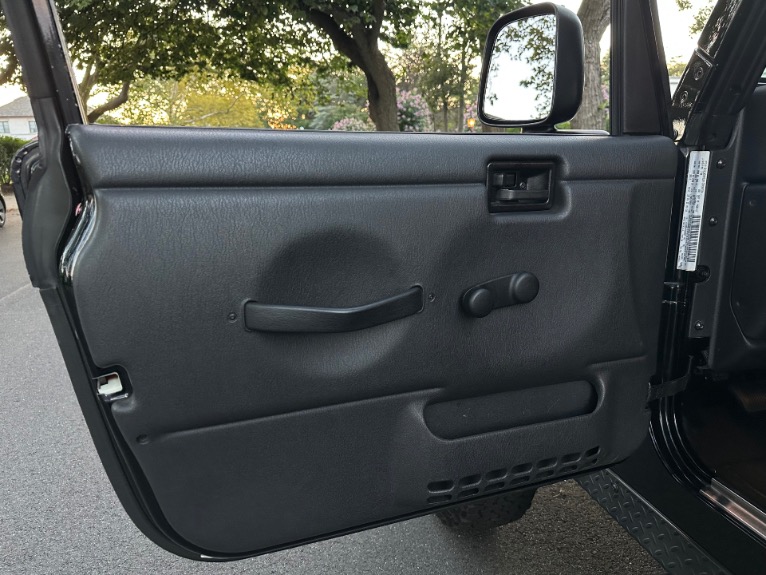 Used-2004-Jeep-Wrangler-Rubicon-TJ
